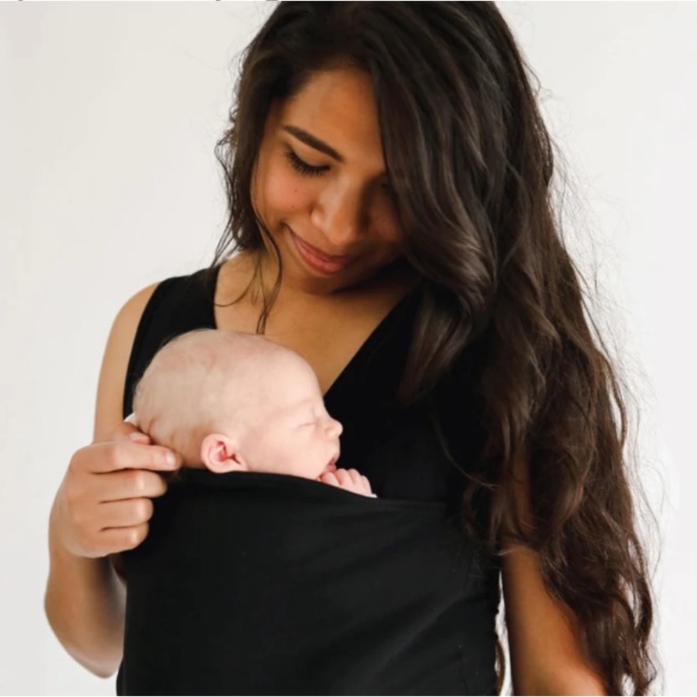 LALABU Soothe Babywearing Sleeveless Nursing Tank Black Medium